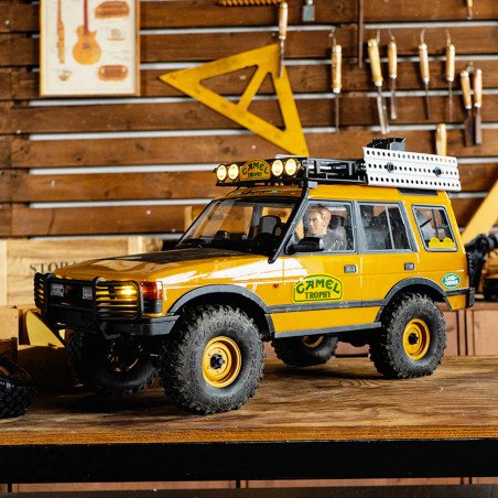 COCHE LAND ROVER 1/10 DISCOVERY RS AMARILLO FMS